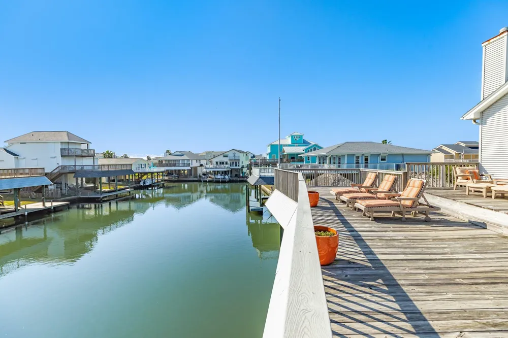 1319 Coral Way Tiki Island, TX 77554