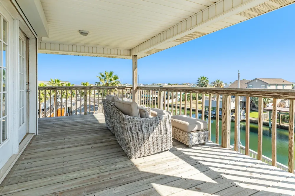 1319 Coral Way Tiki Island, TX 77554