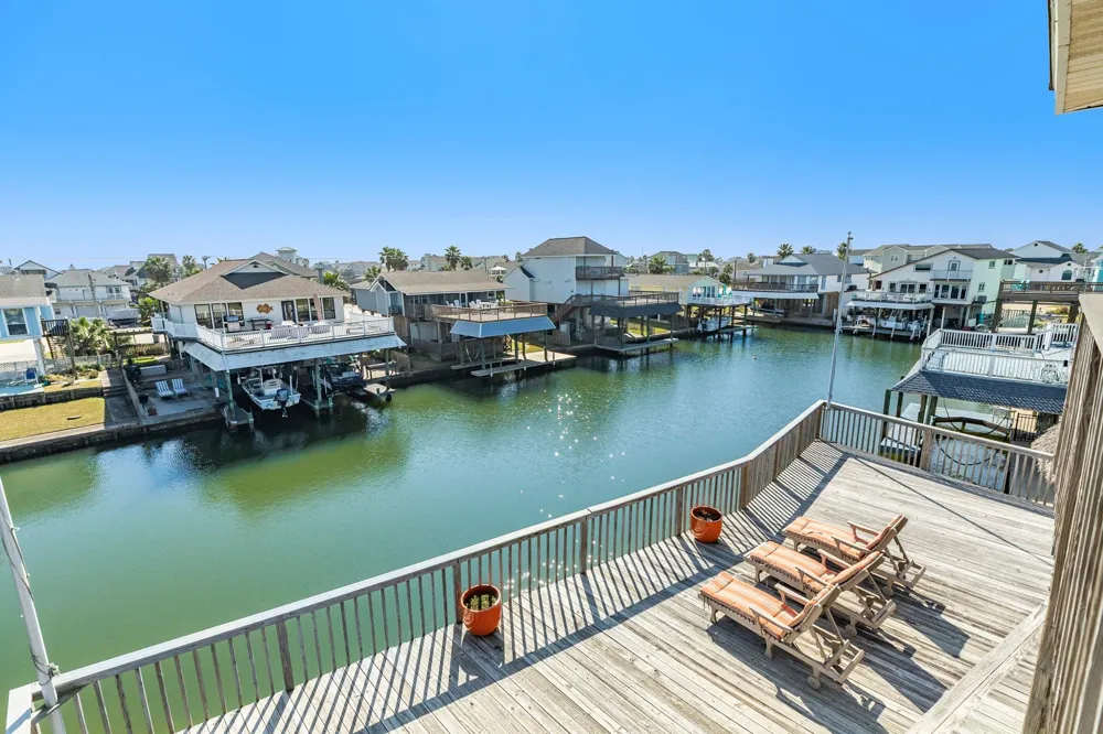 1319 Coral Way Tiki Island, TX 77554