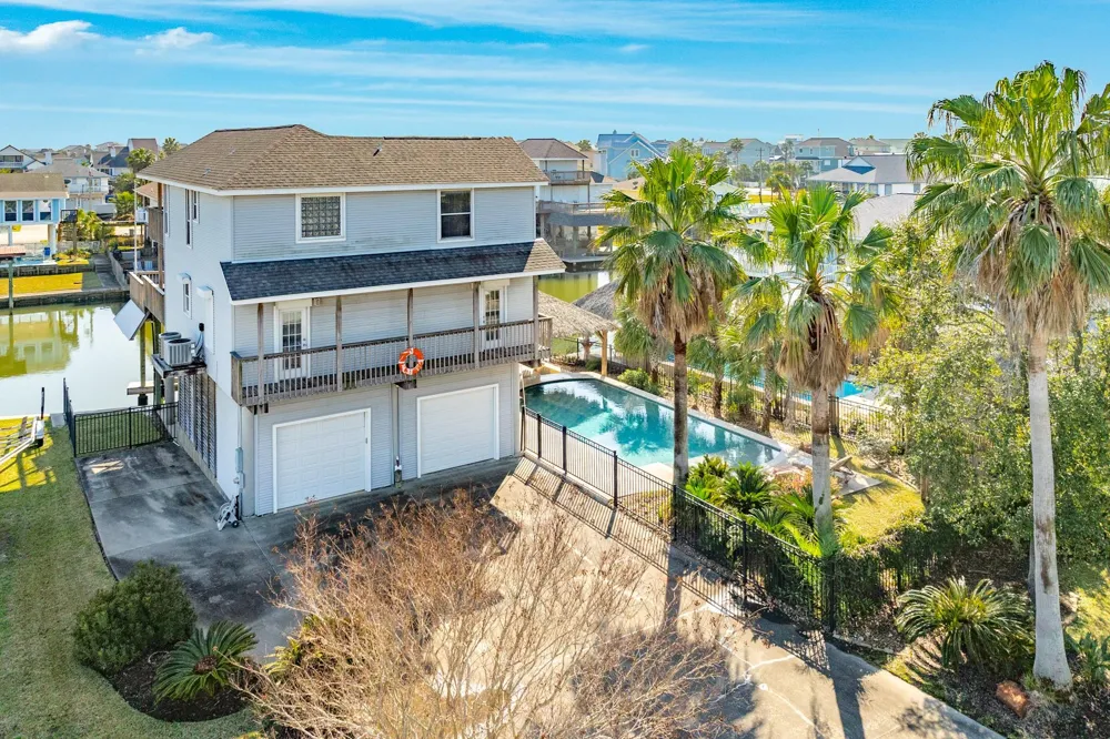 1319 Coral Way Tiki Island, TX 77554