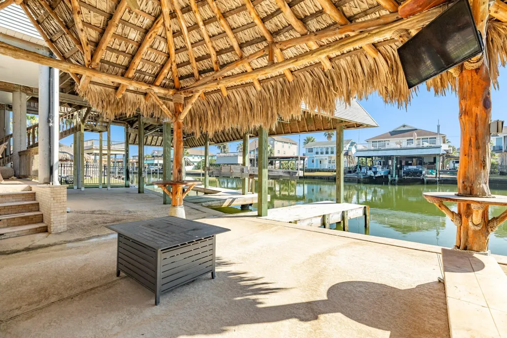 1319 Coral Way Tiki Island, TX 77554