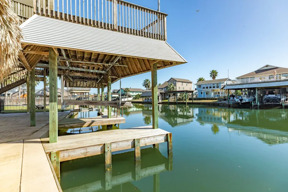 1319 Coral Way Tiki Island, TX 77554