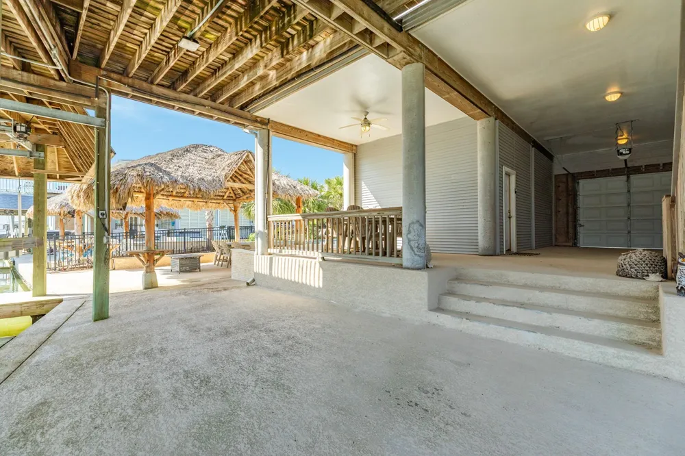 1319 Coral Way Tiki Island, TX 77554
