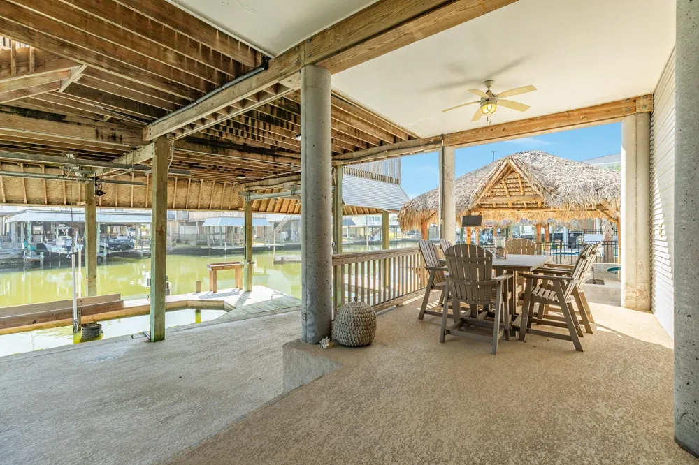 1319 Coral Way Tiki Island, TX 77554
