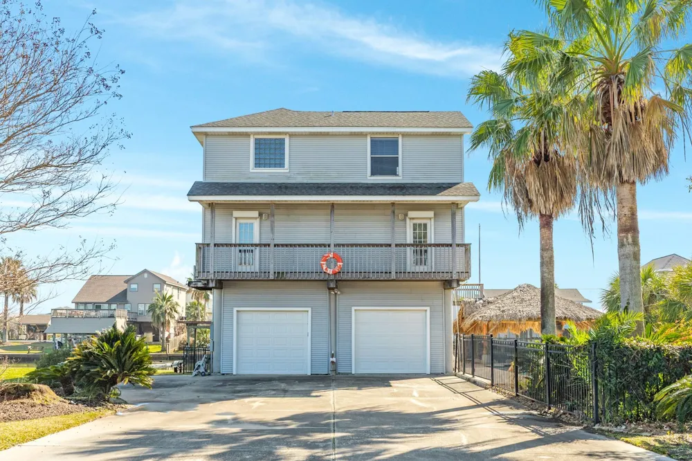 1319 Coral Way Tiki Island, TX 77554
