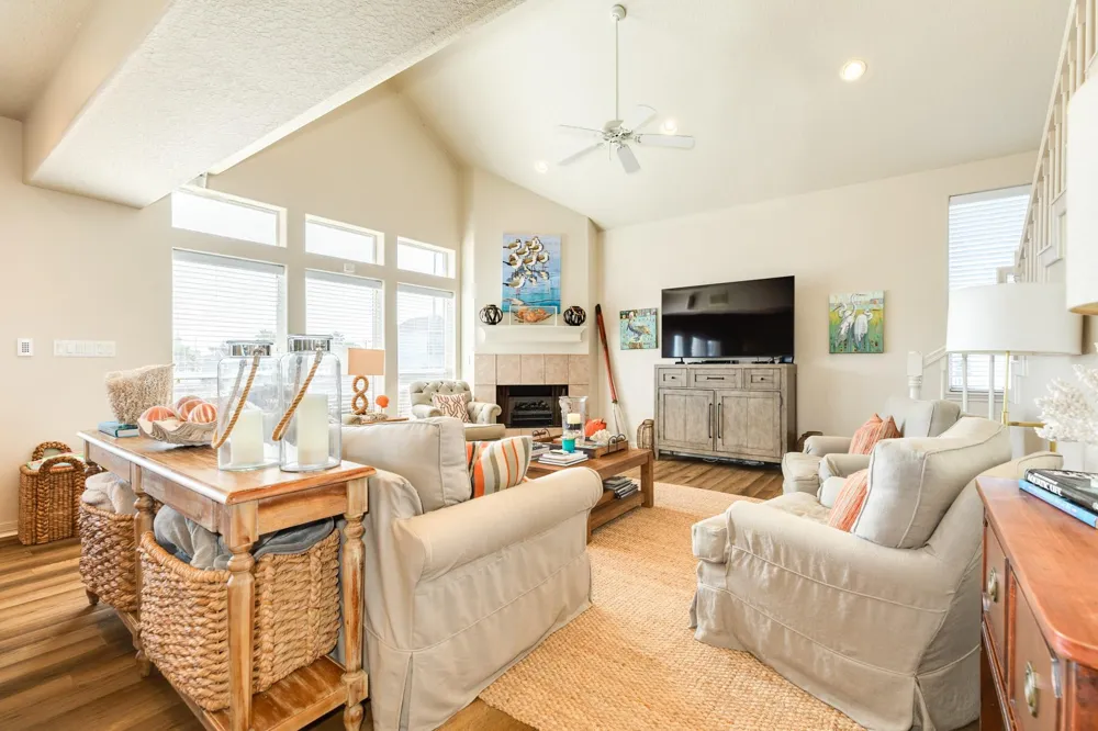 1319 Coral Way Tiki Island, TX 77554