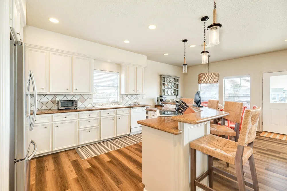 1319 Coral Way Tiki Island, TX 77554