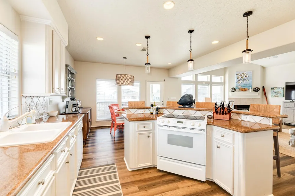 1319 Coral Way Tiki Island, TX 77554