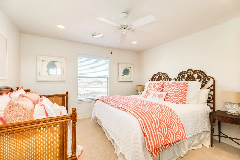 1319 Coral Way Tiki Island, TX 77554