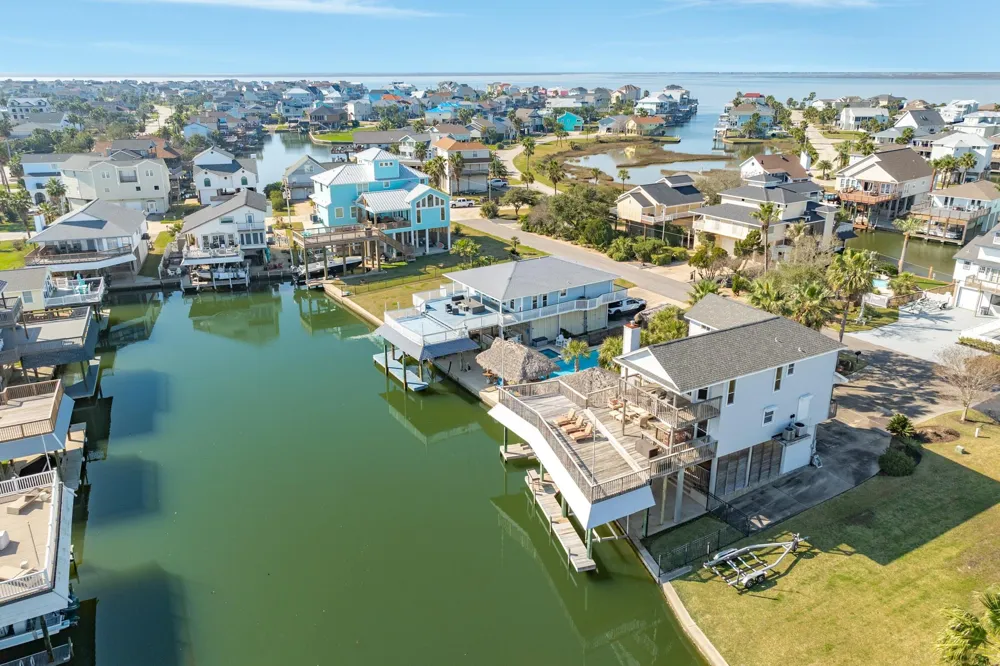 1319 Coral Way Tiki Island, TX 77554