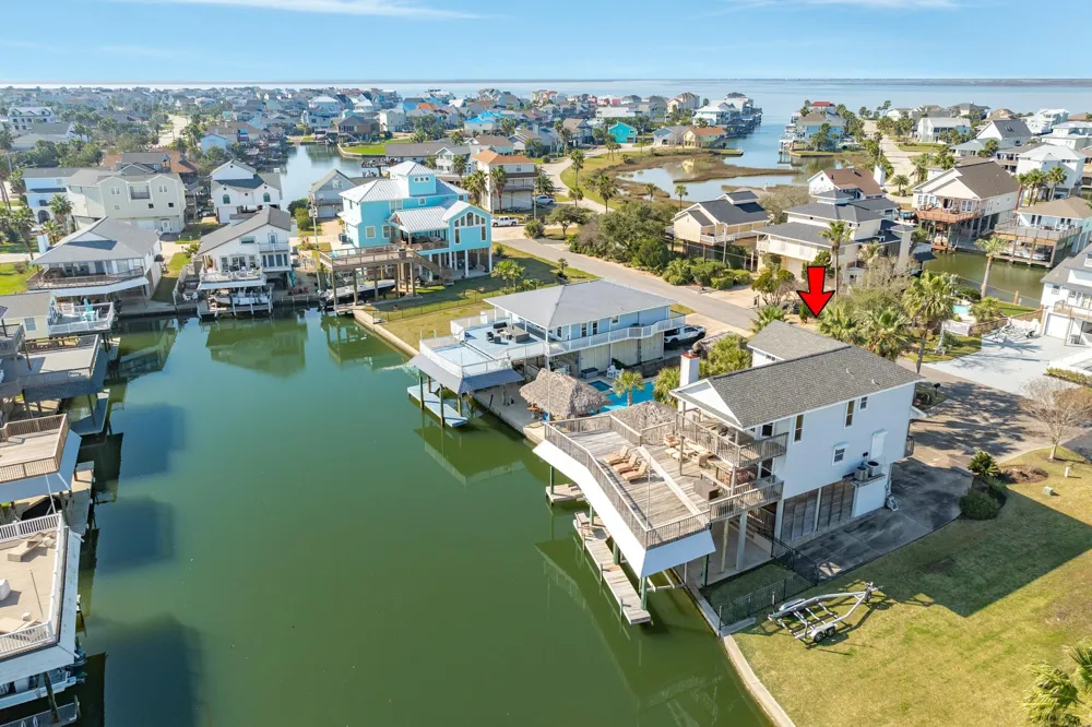 1319 Coral Way Tiki Island, TX 77554