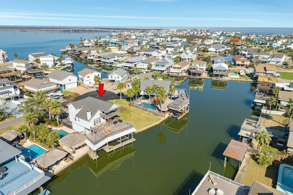 1319 Coral Way Tiki Island, TX 77554