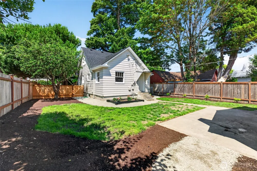 2910 9th Street Tacoma, WA 98406