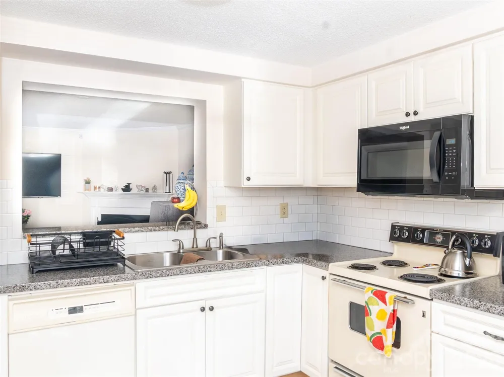 9718 Old Gate Drive Matthews, NC 28105