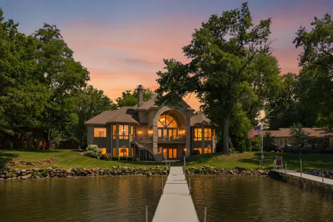 19520 W Tri Oak Circle NE