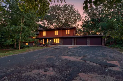 34 Oaks Road
