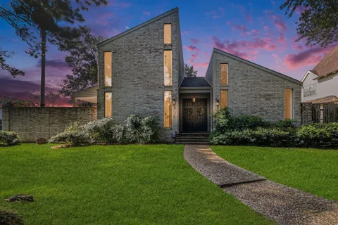 4334 Lake Grove Drive