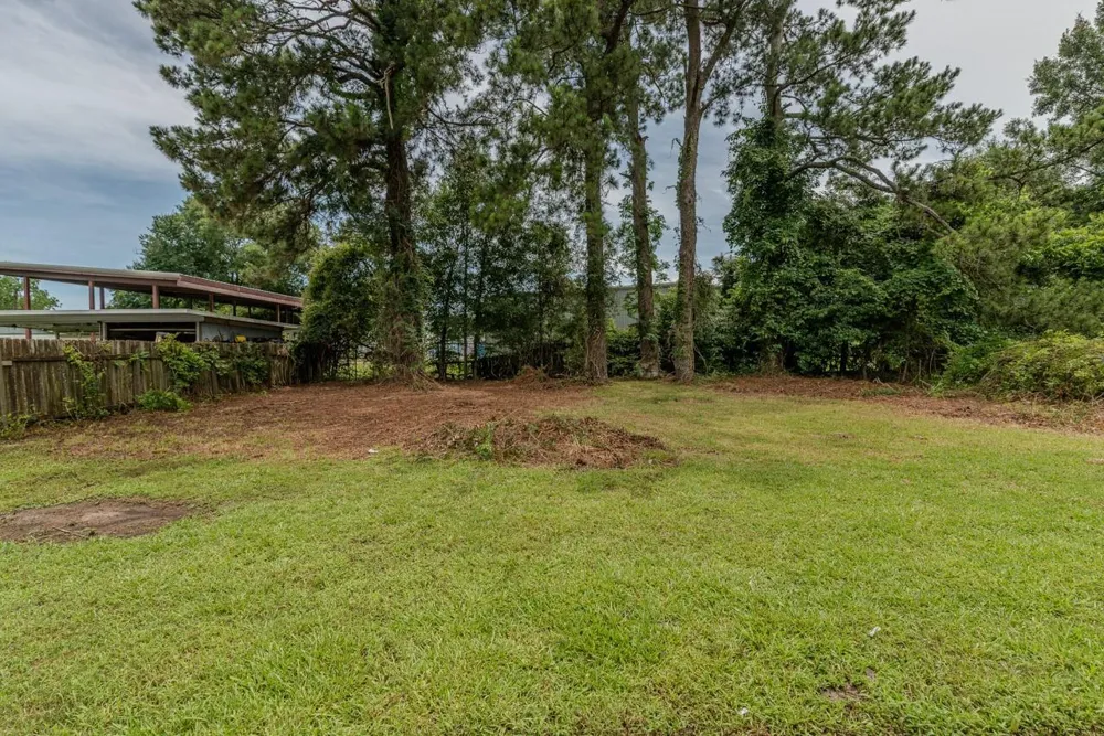 121 Glynn Drive Bridge City, TX 77611