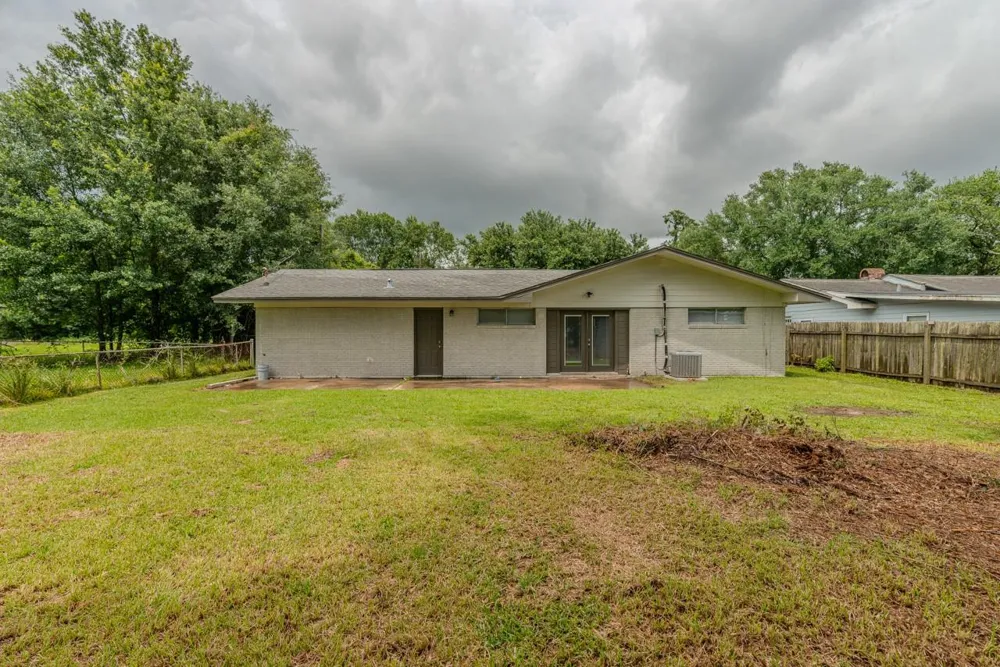 121 Glynn Drive Bridge City, TX 77611