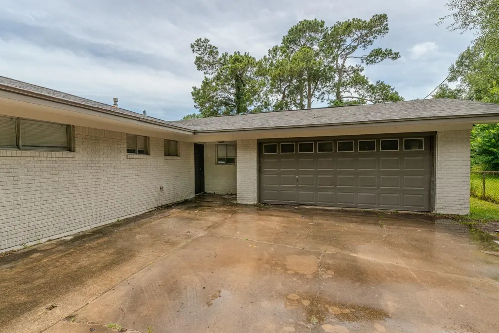 121 Glynn Drive Bridge City, TX 77611