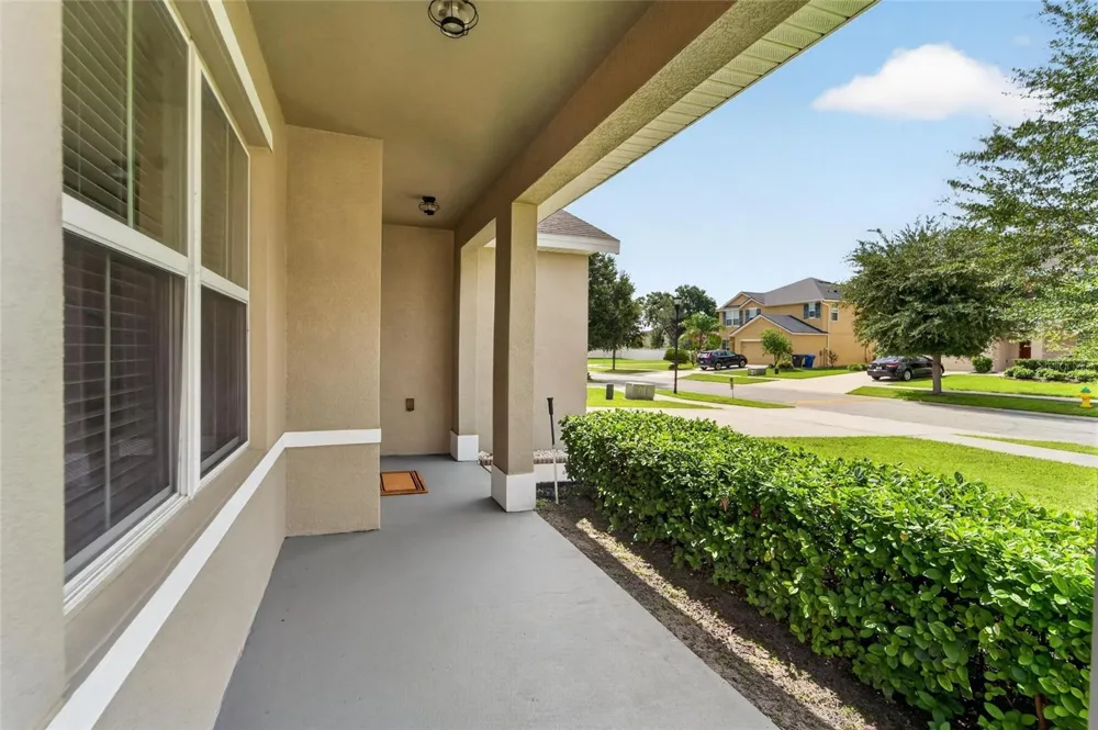9637 TRONCAIS CIRCLE Thonotosassa, FL 33592