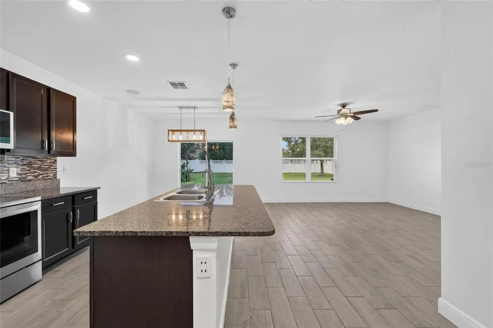 9637 TRONCAIS CIRCLE Thonotosassa, FL 33592