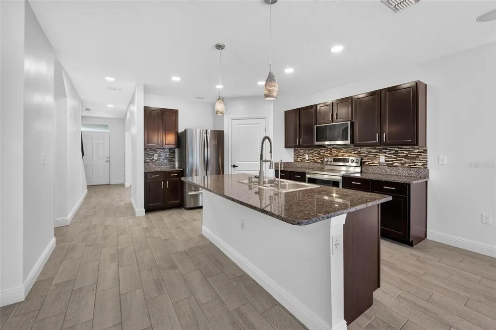 9637 TRONCAIS CIRCLE Thonotosassa, FL 33592