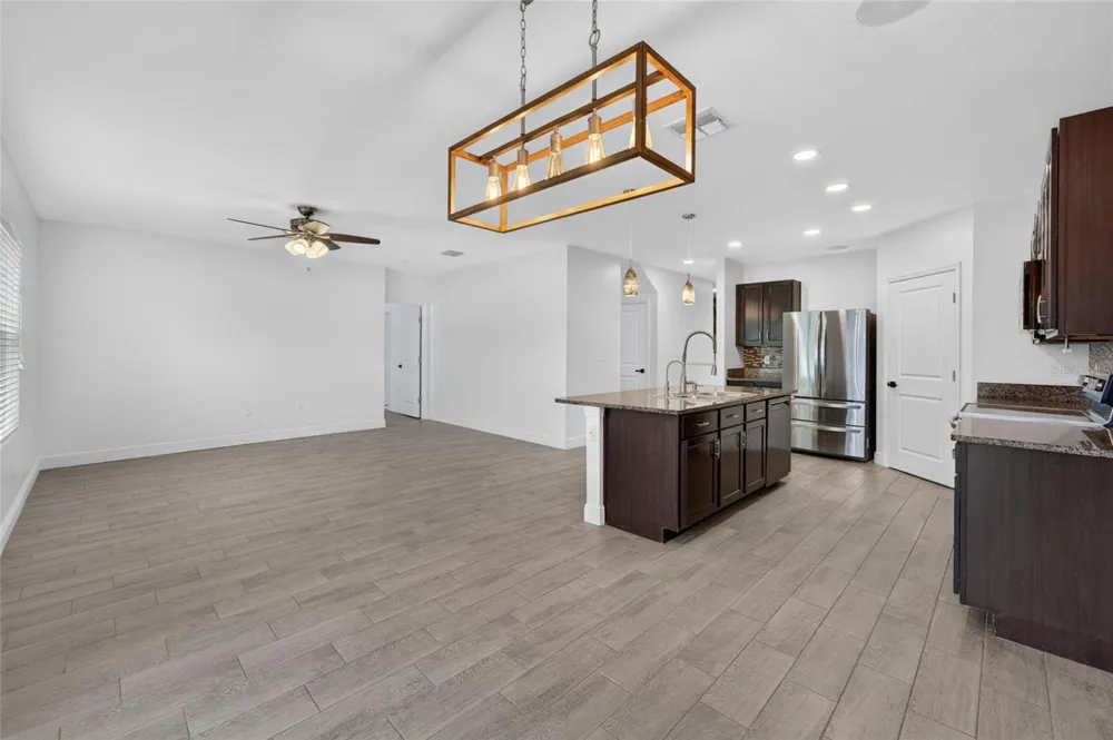 9637 TRONCAIS CIRCLE Thonotosassa, FL 33592