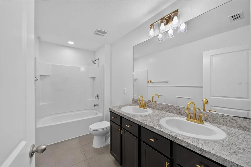 9637 TRONCAIS CIRCLE Thonotosassa, FL 33592