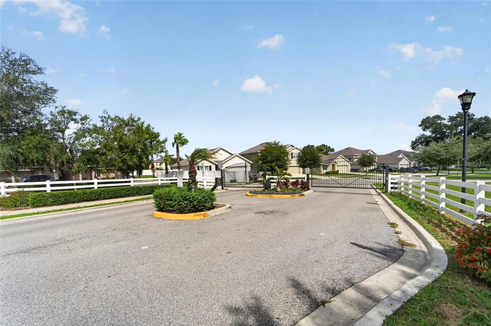 9637 TRONCAIS CIRCLE Thonotosassa, FL 33592