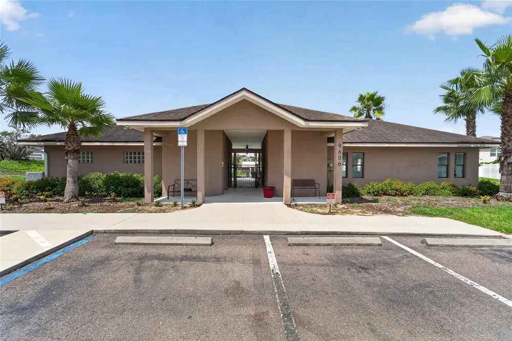 9637 TRONCAIS CIRCLE Thonotosassa, FL 33592