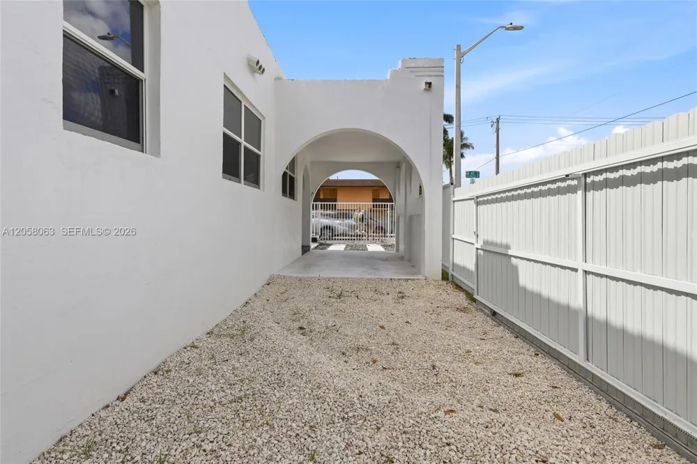 1909 NW 62nd St Miami, FL 33147