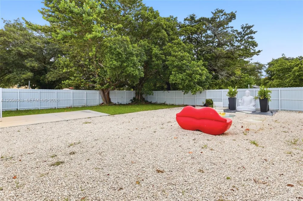 1909 NW 62nd St Miami, FL 33147