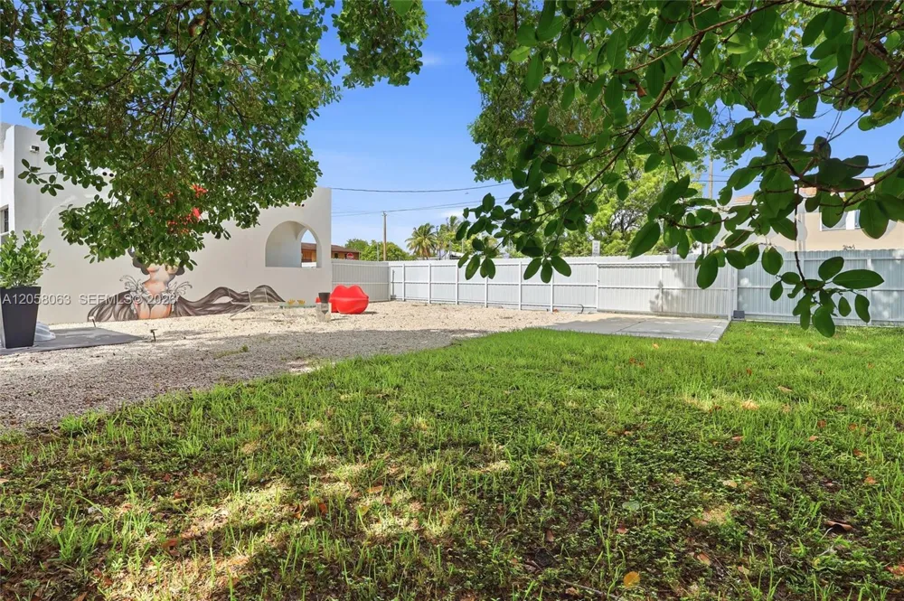 1909 NW 62nd St Miami, FL 33147
