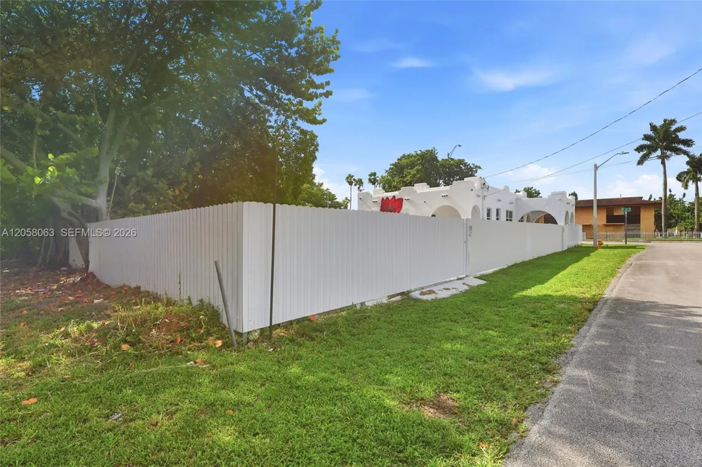 1909 NW 62nd St Miami, FL 33147