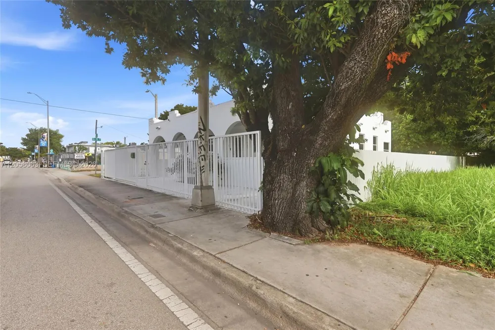 1909 NW 62nd St Miami, FL 33147