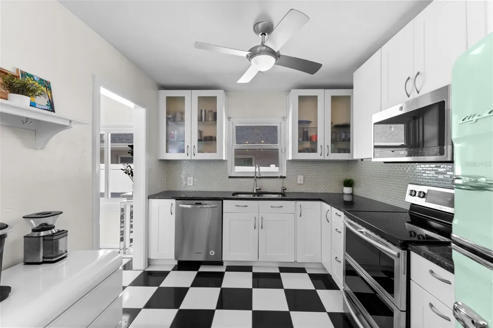 170 22ND AVENUE St Petersburg, FL 33704