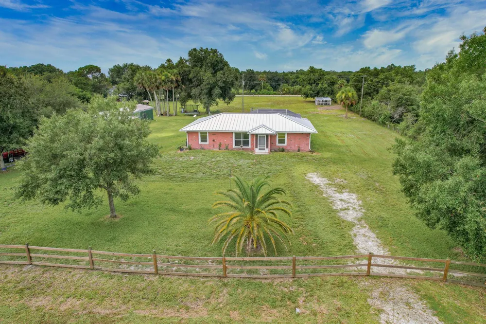 7346 NW 93rd Court Okeechobee, FL 34972