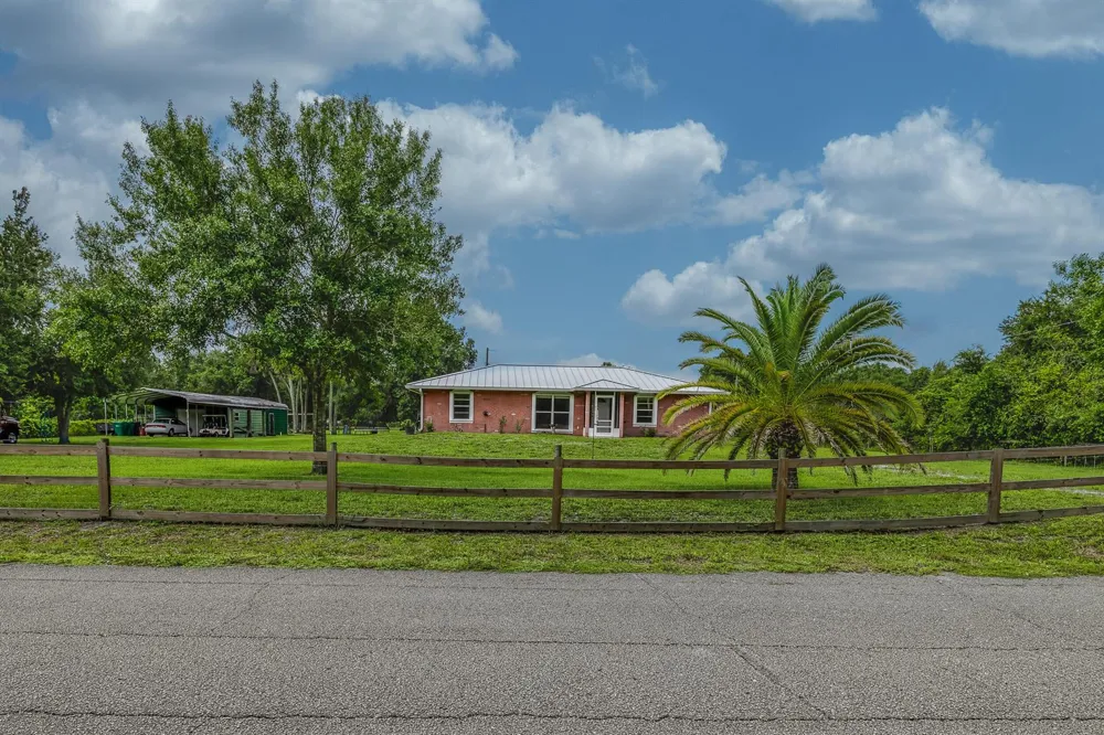 7346 NW 93rd Court Okeechobee, FL 34972