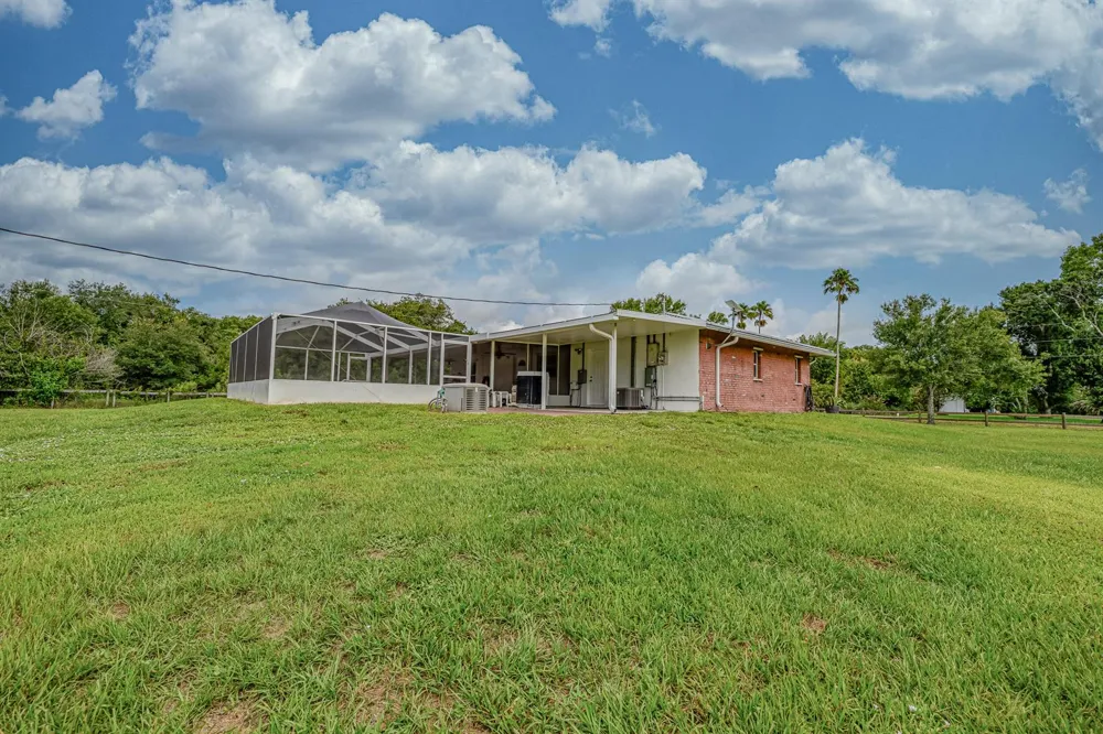 7346 NW 93rd Court Okeechobee, FL 34972