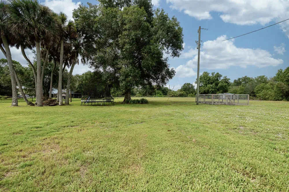 7346 NW 93rd Court Okeechobee, FL 34972