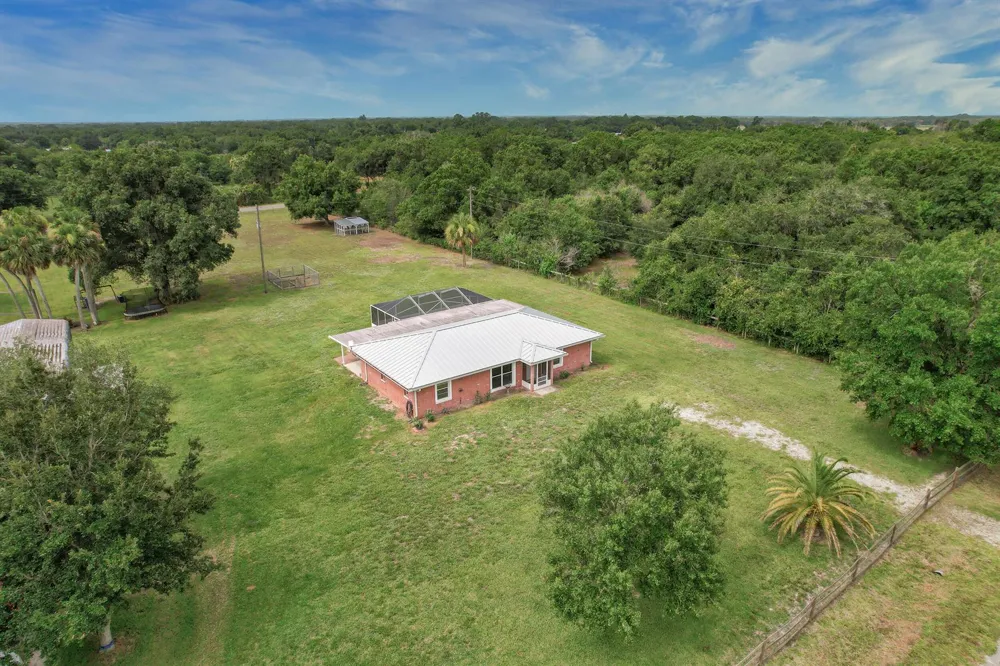 7346 NW 93rd Court Okeechobee, FL 34972