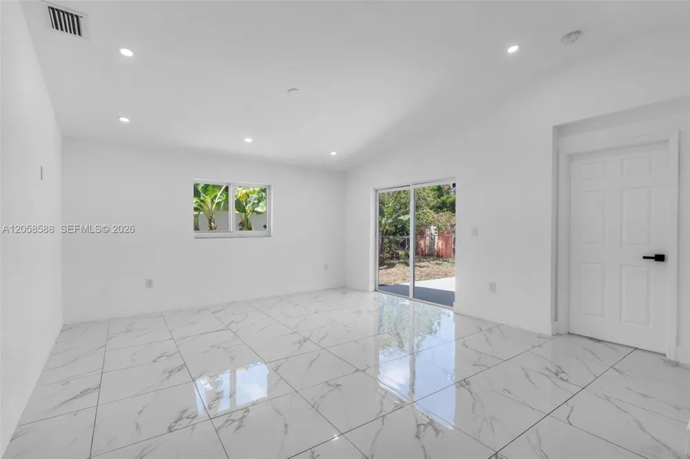 19131 NW 33rd Ct Miami Gardens, FL 33056