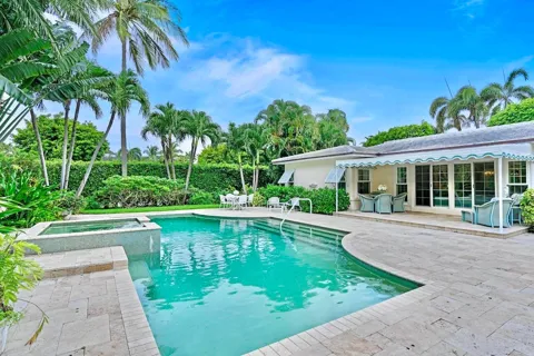 1421 LAKE WAY
