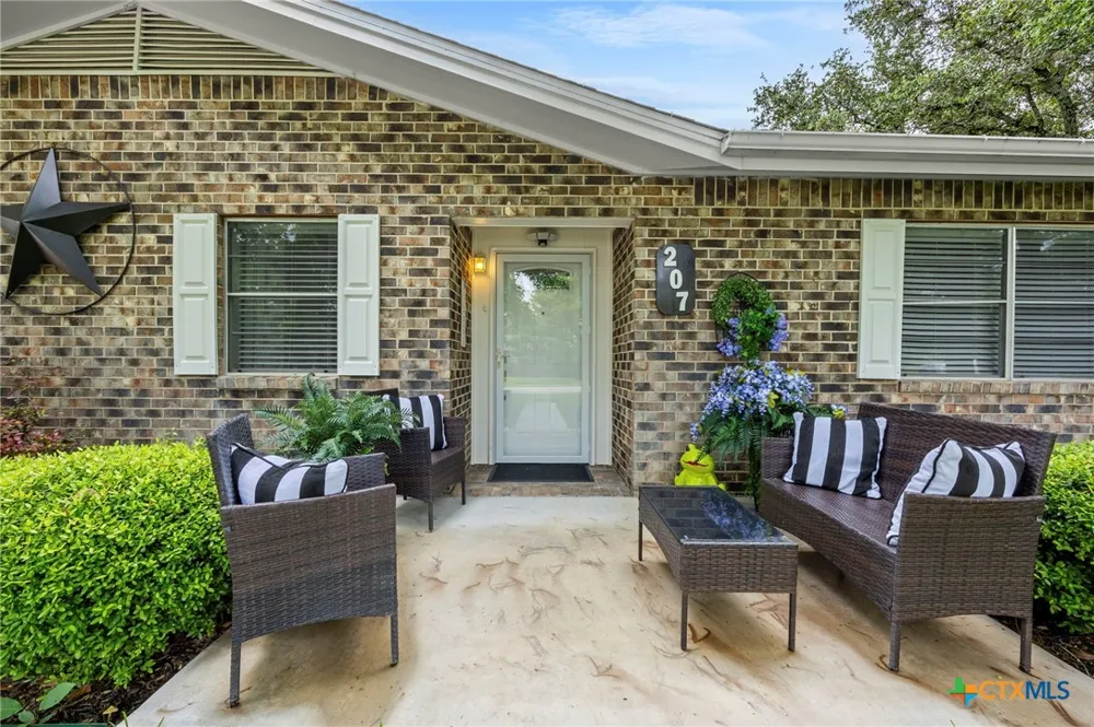 207 S Brook San Saba, TX 76877