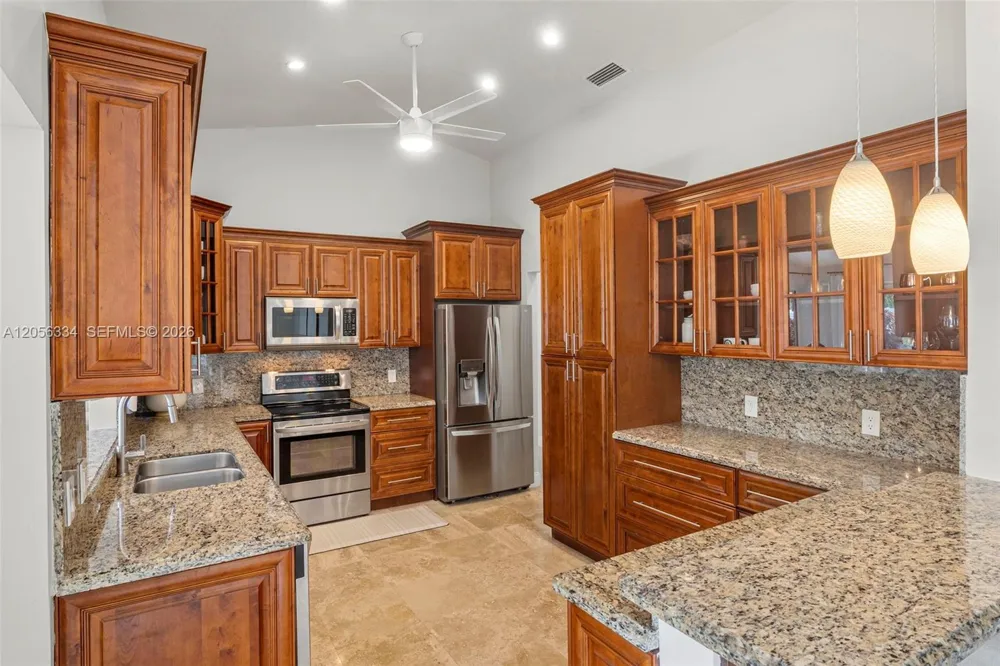 5621 Thornbluff Ave Davie, FL 33331