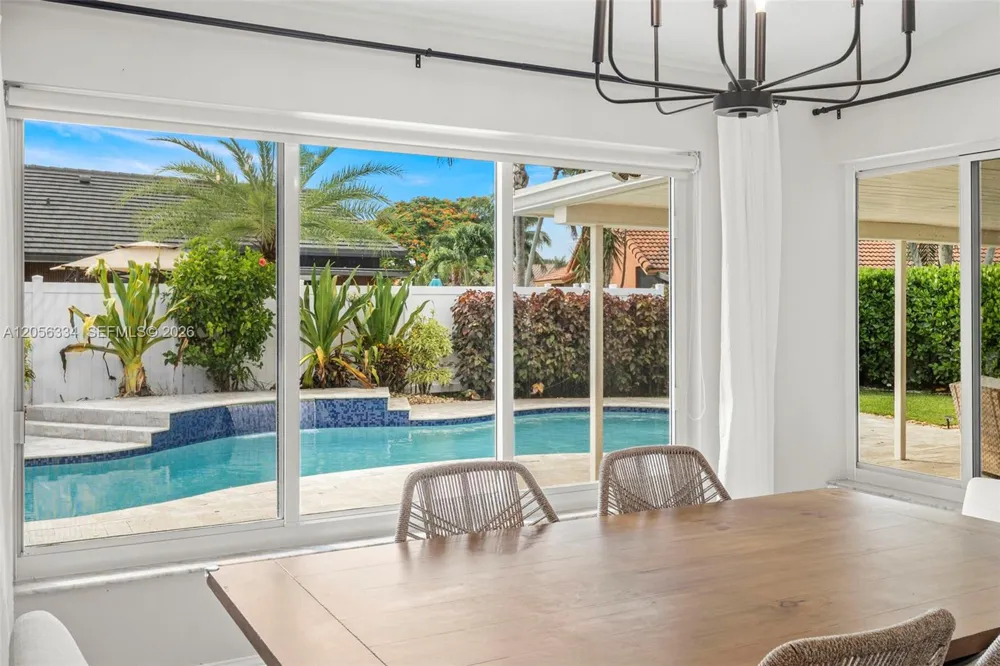 5621 Thornbluff Ave Davie, FL 33331