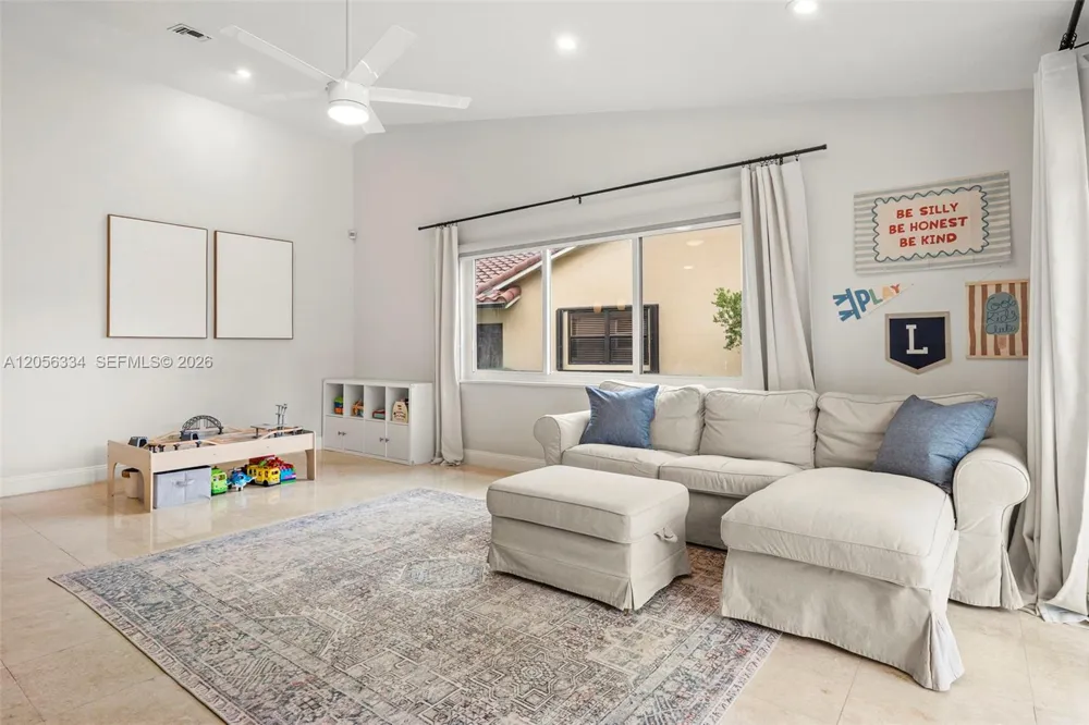 5621 Thornbluff Ave Davie, FL 33331