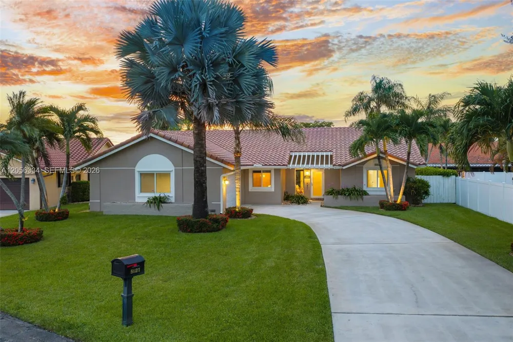 5621 Thornbluff Ave Davie, FL 33331