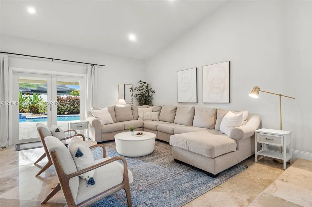 5621 Thornbluff Ave Davie, FL 33331